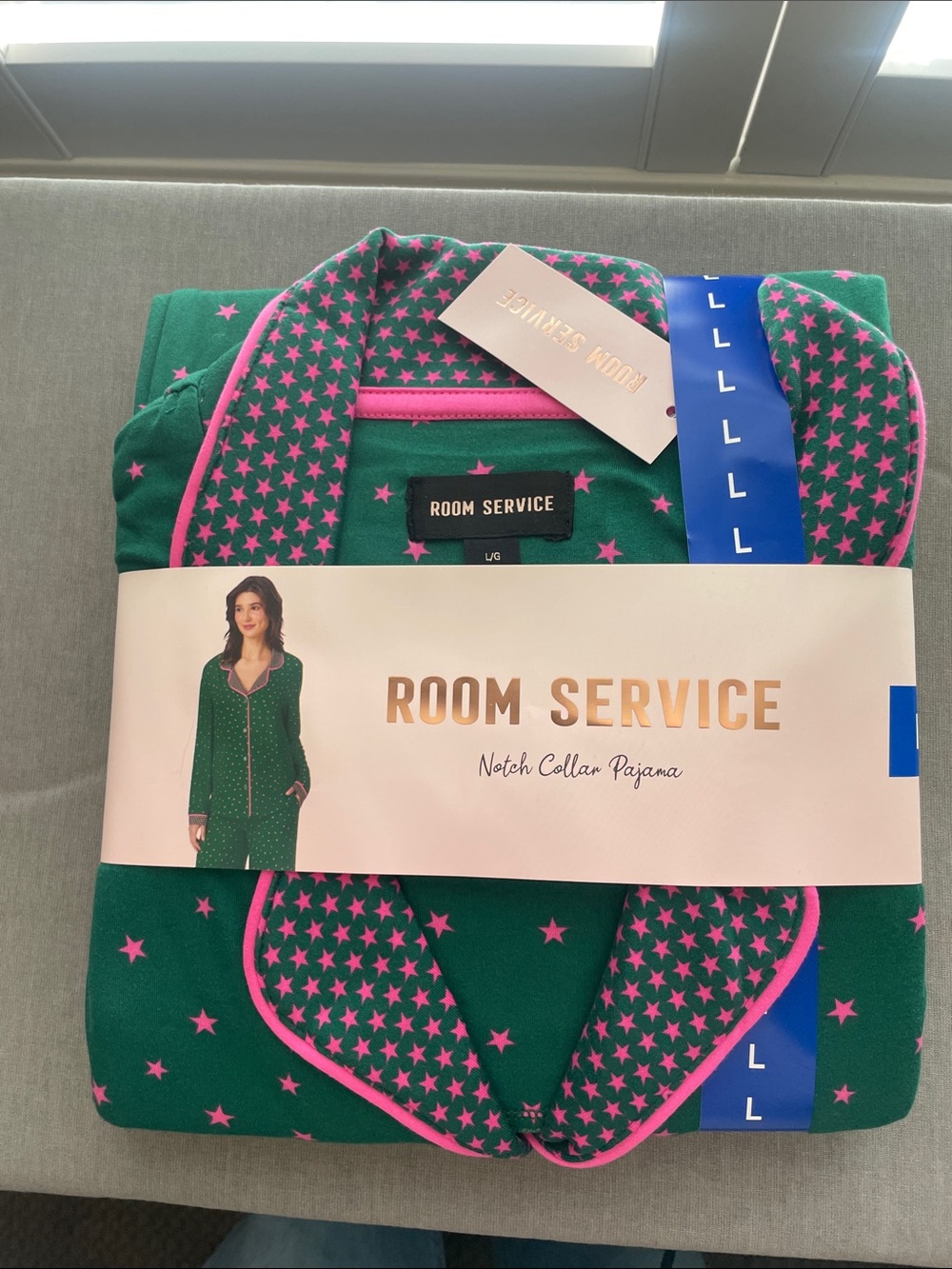 Room Service Womenโs Green Star Notch Collar Pajama Set Size L